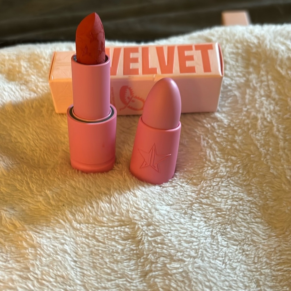 Jeffree Star lipstick